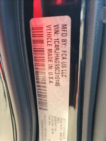 Used 2025 Jeep Grand Cherokee Altitude image 23