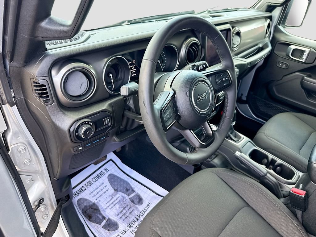 Used 2023 Jeep Wrangler Unlimited w/ Sun & Screen Package AWD/4WD image 10