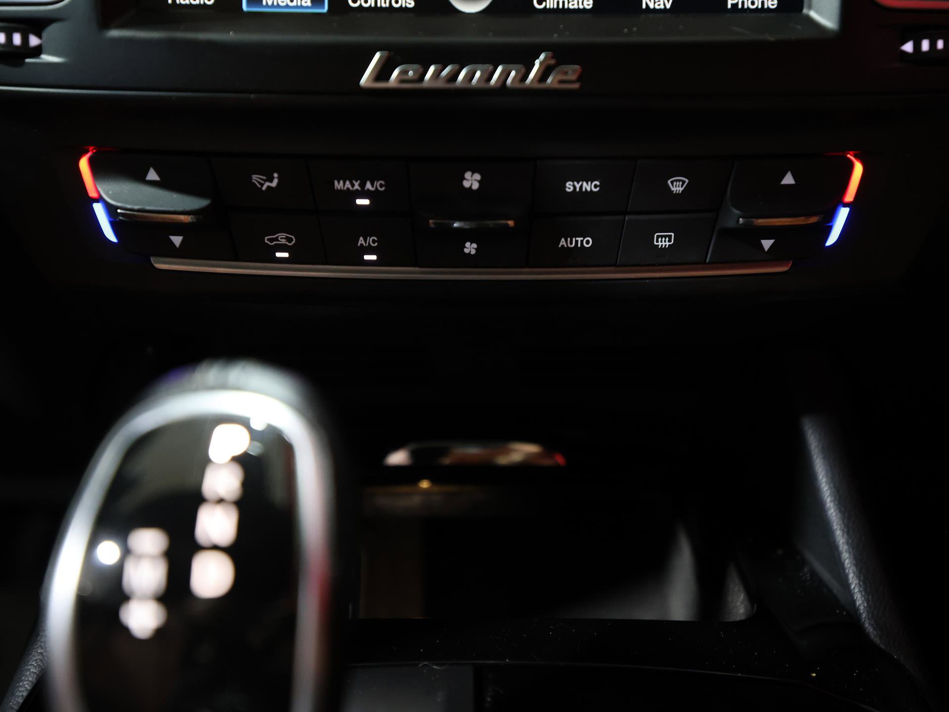 Used 2018 Maserati Levante image 19