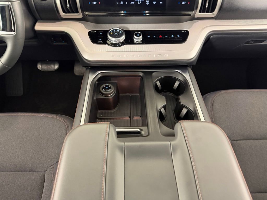 Used 2025 Ford Expedition Active image 16