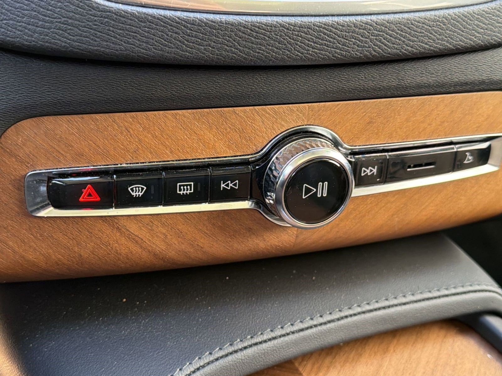 Used 2024 Volvo XC90 B6 Plus w/ Protection Package Premier AWD/4WD image 17