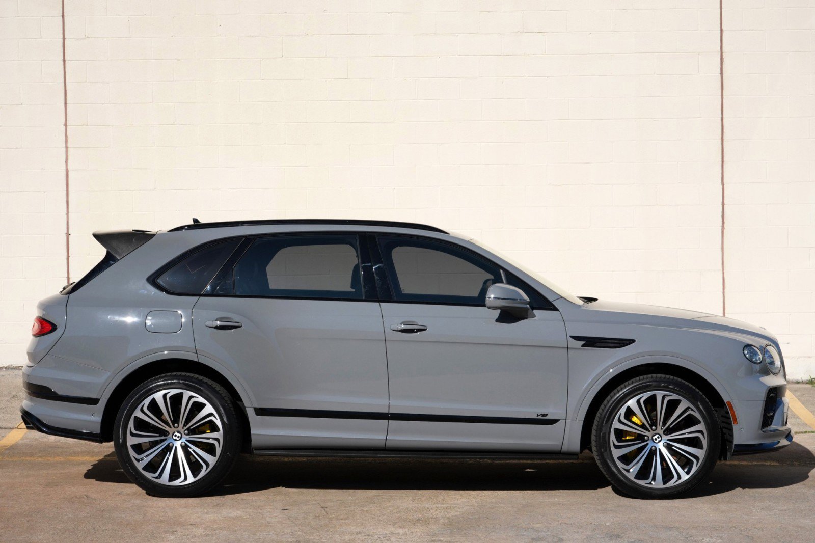 Used 2022 Bentley Bentayga AWD/4WD image 59