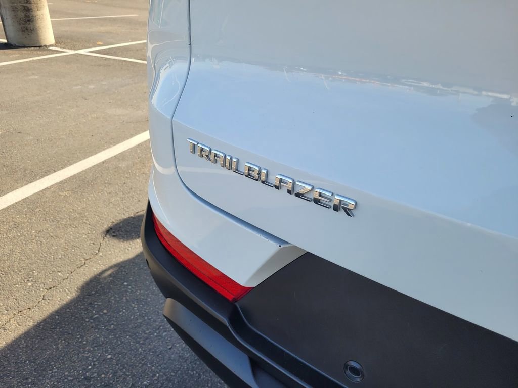 Used 2025 Chevrolet TrailBlazer LS w/ LS Convenience Package image 6