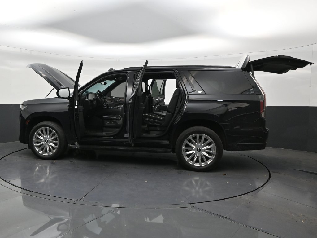 Used 2023 Cadillac Escalade Premium Luxury AWD/4WD image 29