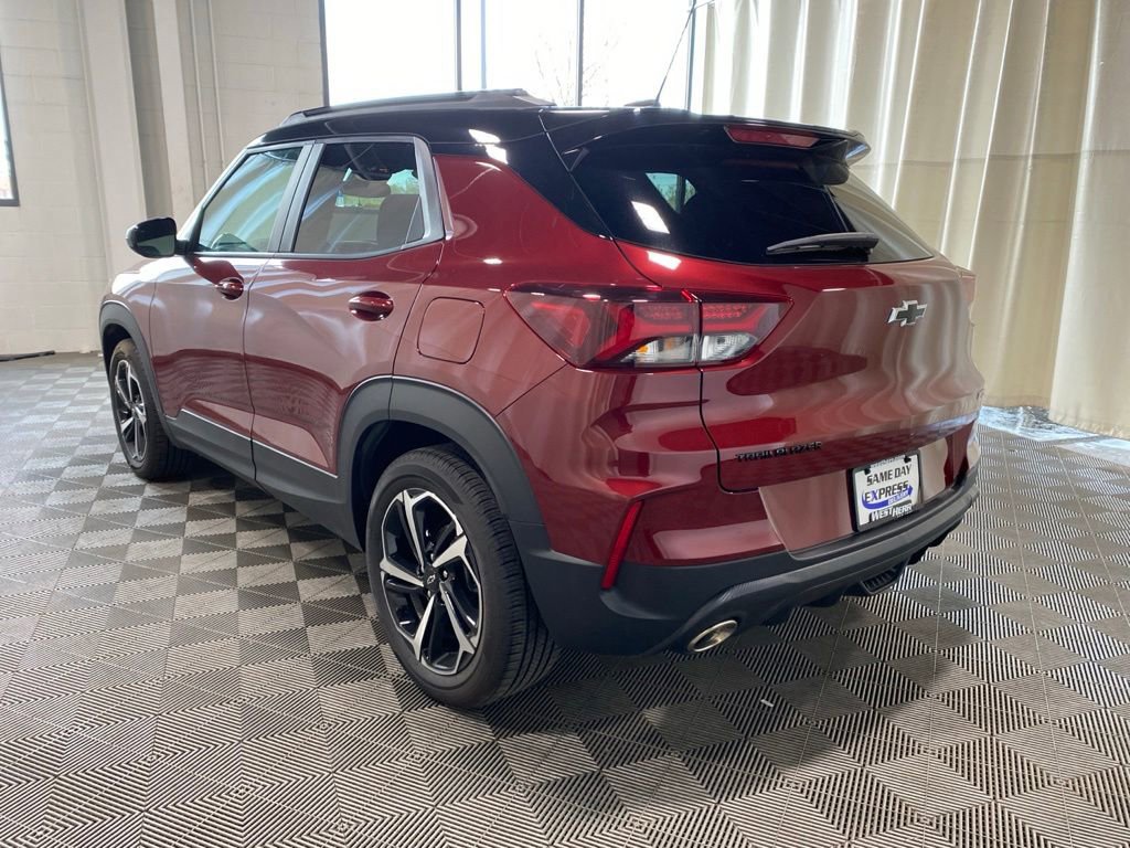 Used 2023 Chevrolet TrailBlazer RS w/ Sun and Liftgate Package FWD image 9