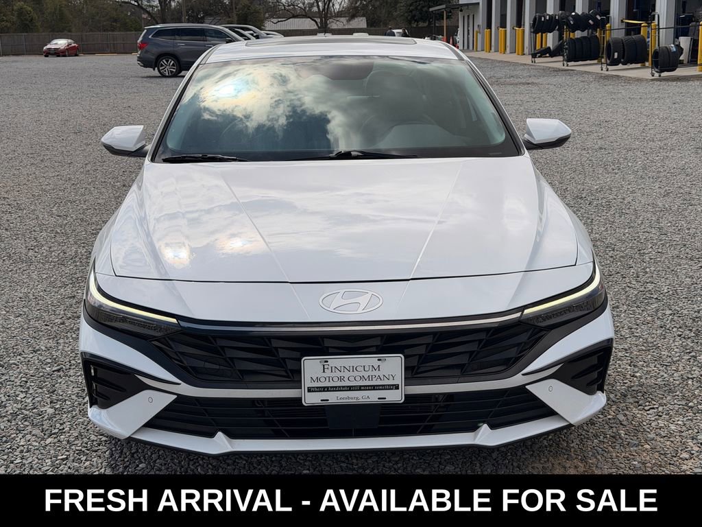Used 2024 Hyundai Elantra Limited image 2