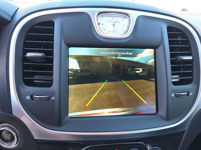 Used 2021 Chrysler 300 Touring w/ Chrome Appearance Package image 5