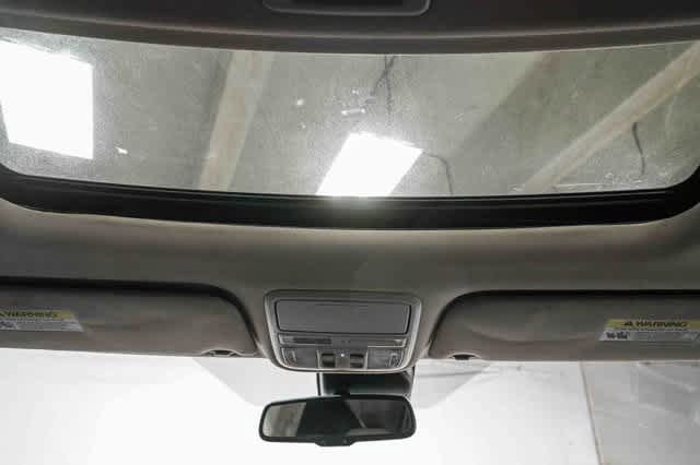 Used 2016 Honda Odyssey Touring Elite image 16