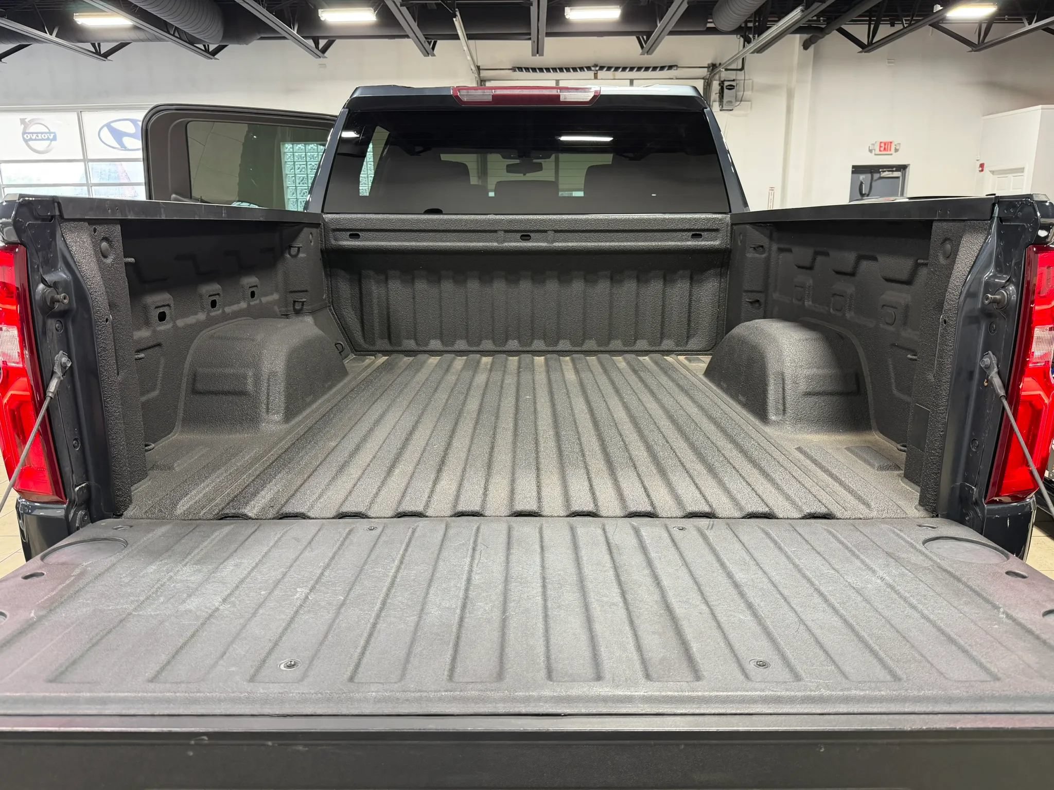 Used 2021 Chevrolet Silverado 1500 Custom Trail Boss AWD/4WD image 21