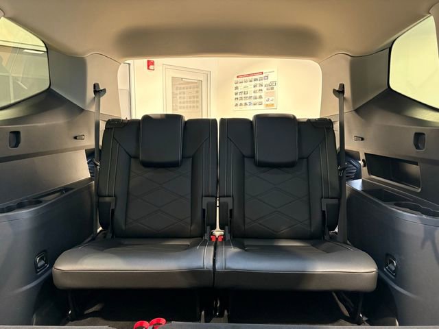 Used 2025 Volkswagen Atlas SE image 21