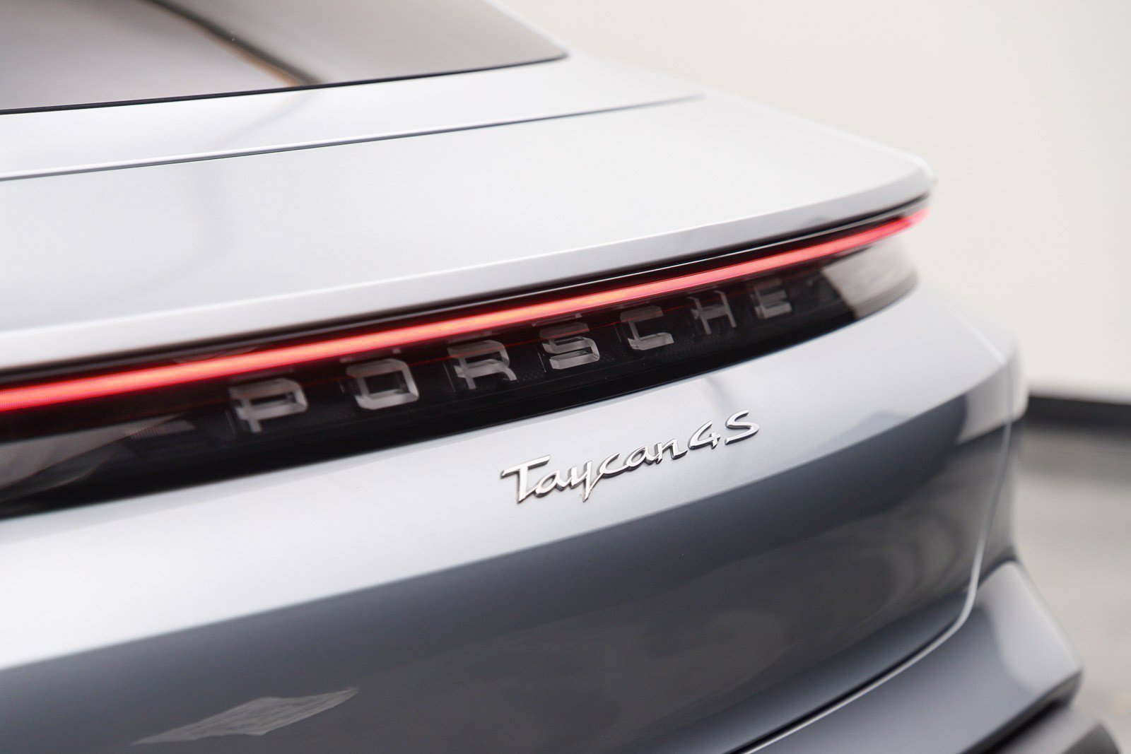Used 2020 Porsche Taycan 4S AWD/4WD image 4