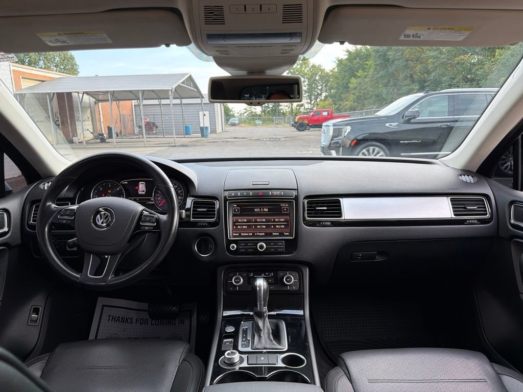 Used 2016 Volkswagen Touareg TDI w/ Technology Pkg AWD/4WD image 23