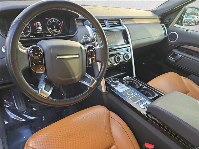 Used 2020 Land Rover Discovery HSE image 16