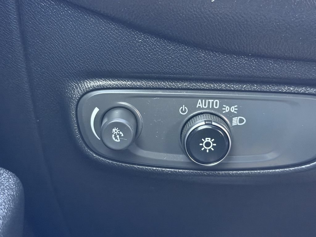 Used 2019 Chevrolet Equinox LT FWD image 27
