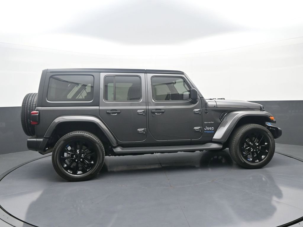 Used 2022 Jeep Wrangler Unlimited Sahara w/ Cold Weather Group AWD/4WD image 8
