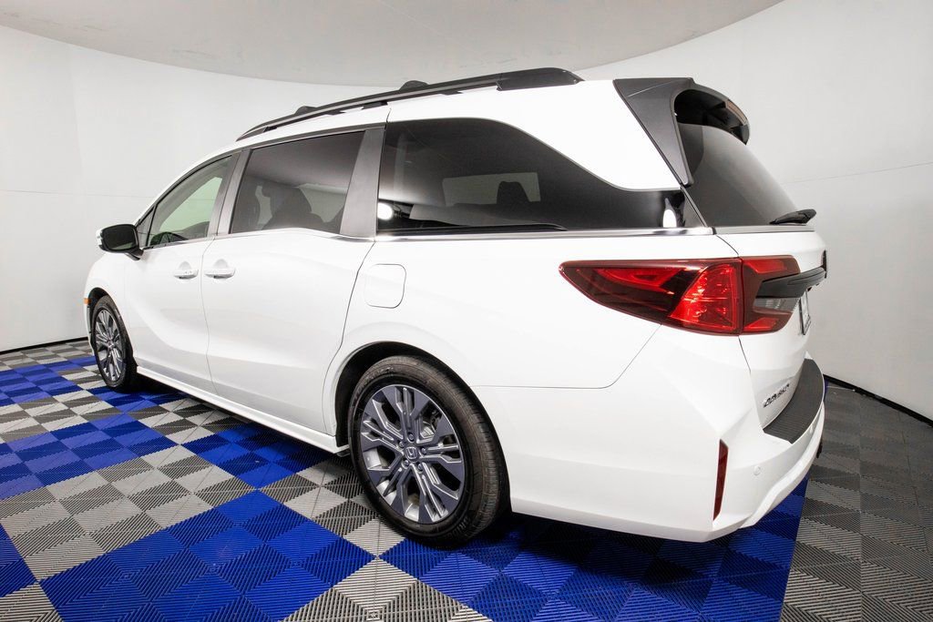 Used 2025 Honda Odyssey Touring image 7