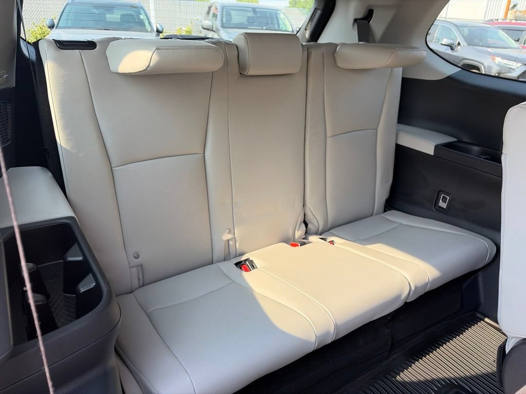 Used 2025 Toyota Grand Highlander AWD Hybrid image 18