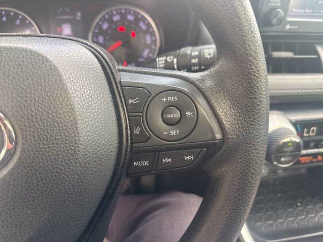 Used 2020 Toyota RAV4 XLE w/ Convenience Package FWD image 14
