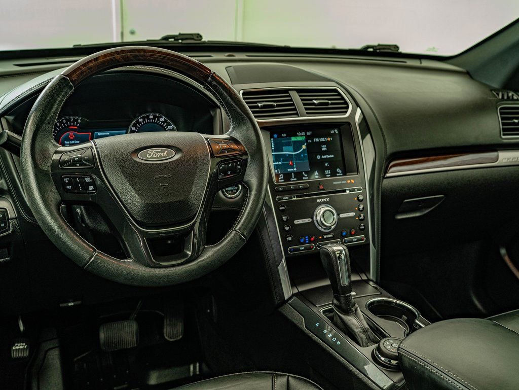 Used 2017 Ford Explorer Platinum image 4