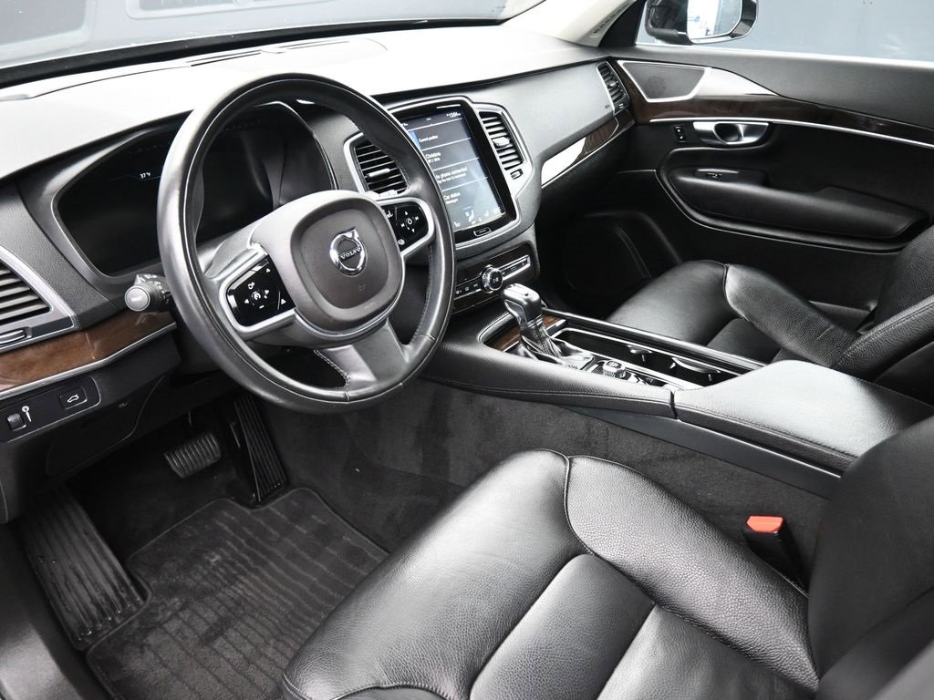 Used 2019 Volvo XC90 T6 Momentum w/ Protection Package Premier image 11