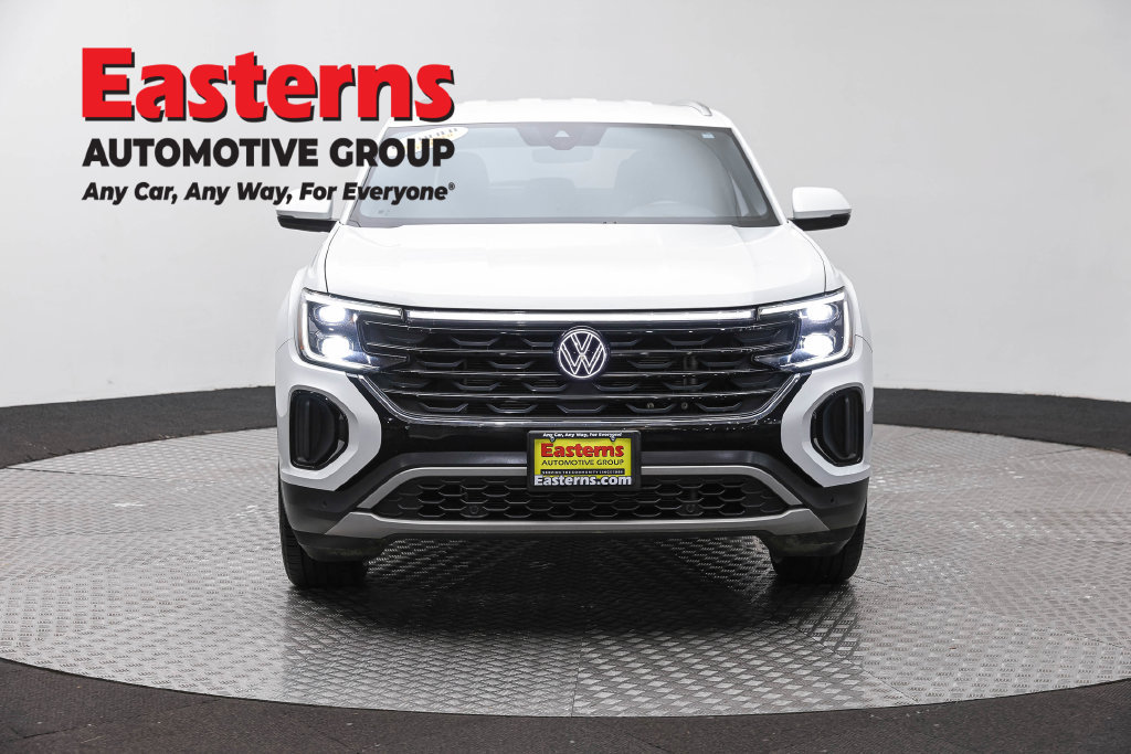 Used 2025 Volkswagen Atlas Cross Sport SE FWD image 4