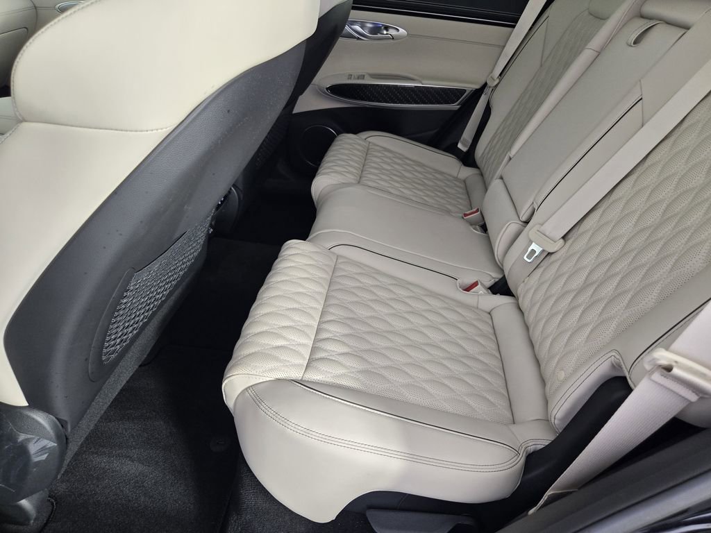 Used 2023 Genesis GV70 3.5T Sport w/ Sport Prestige Package image 32