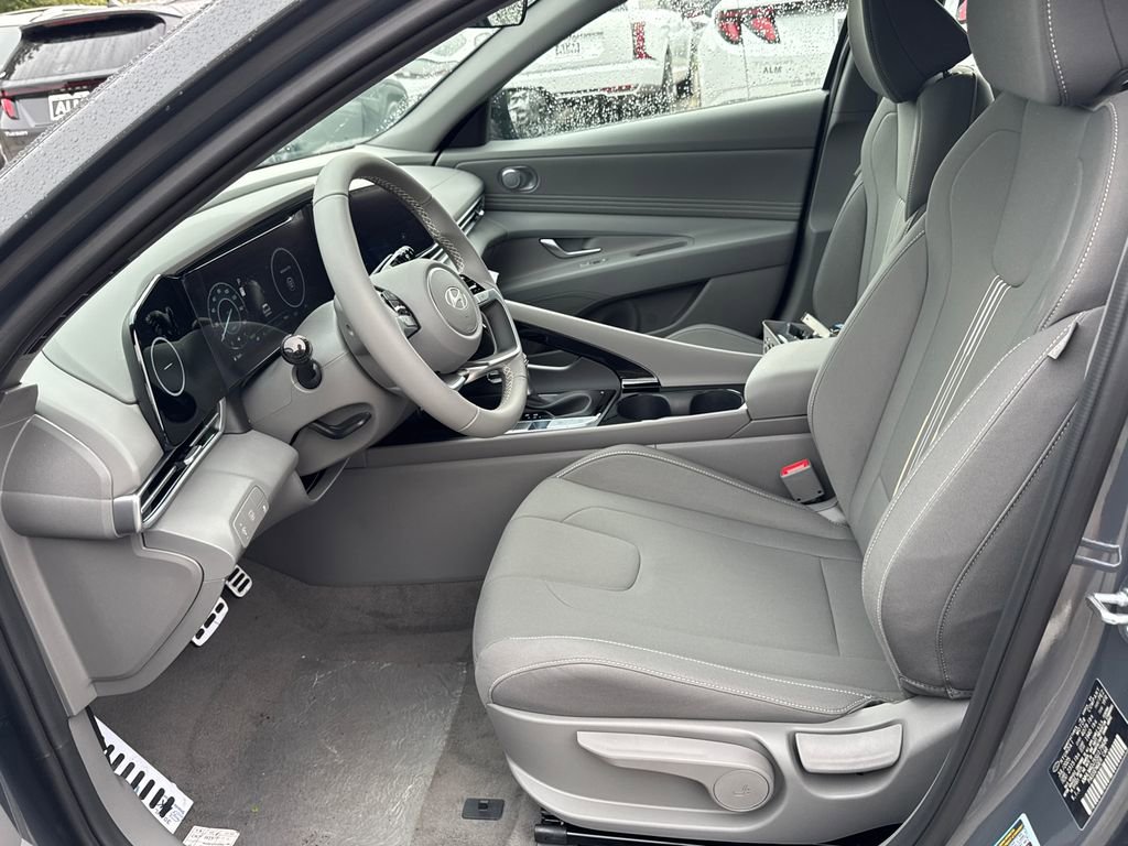 New 2025 Hyundai Elantra SEL image 9