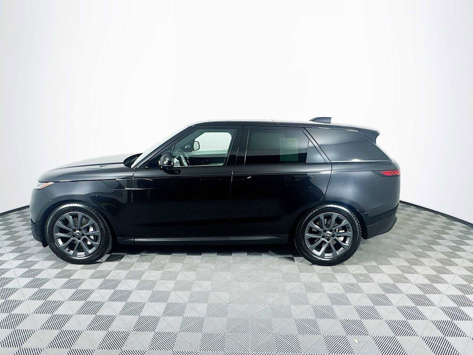 Used 2024 Land Rover Range Rover Sport SE image 8