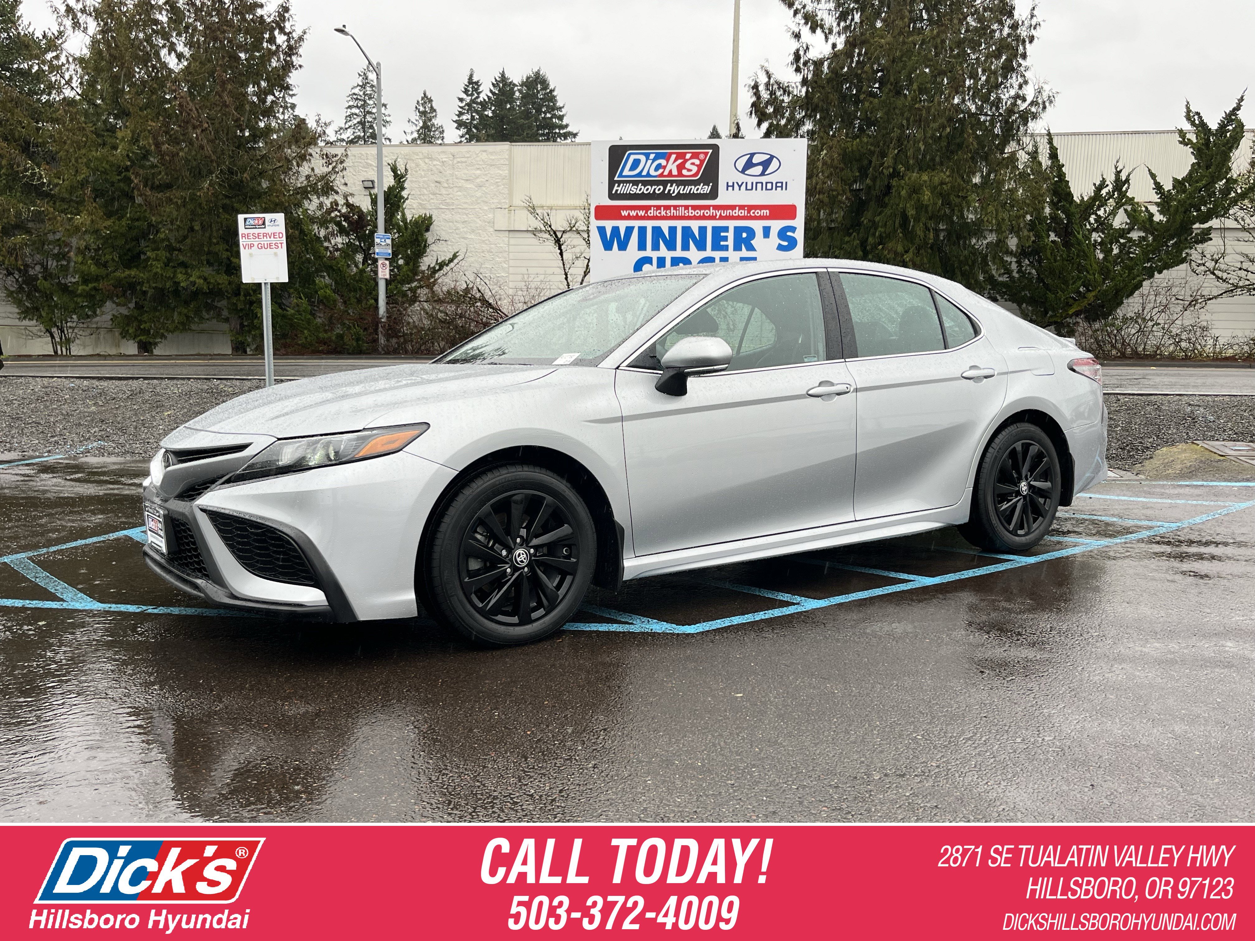 Used 2024 Toyota Camry SE image 1