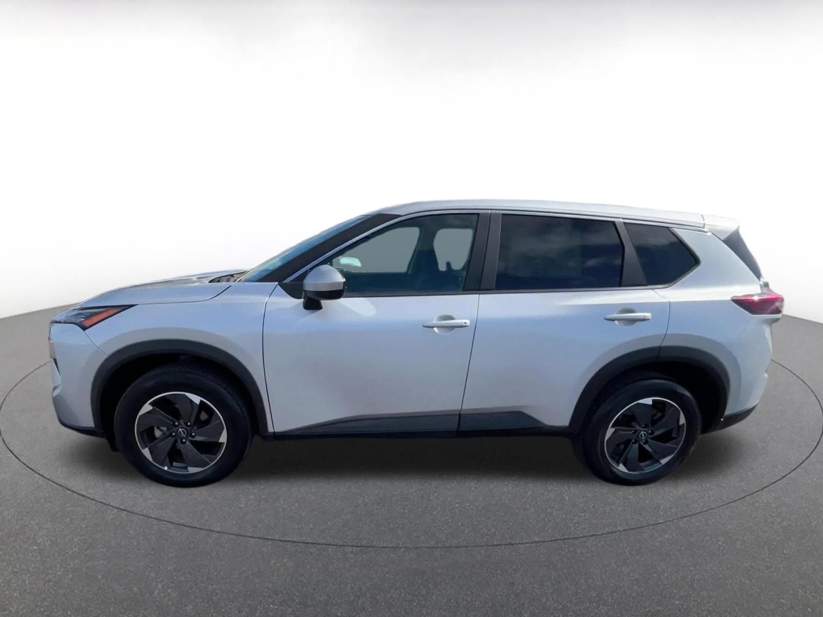 Used 2025 Nissan Rogue SV image 9