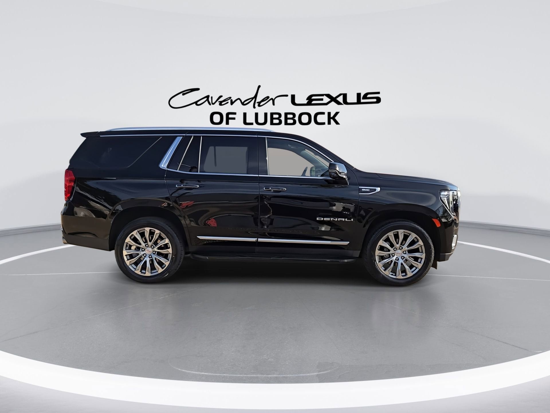 Used 2023 GMC Yukon Denali w/ LPO, Floor Liner Package AWD/4WD image 2