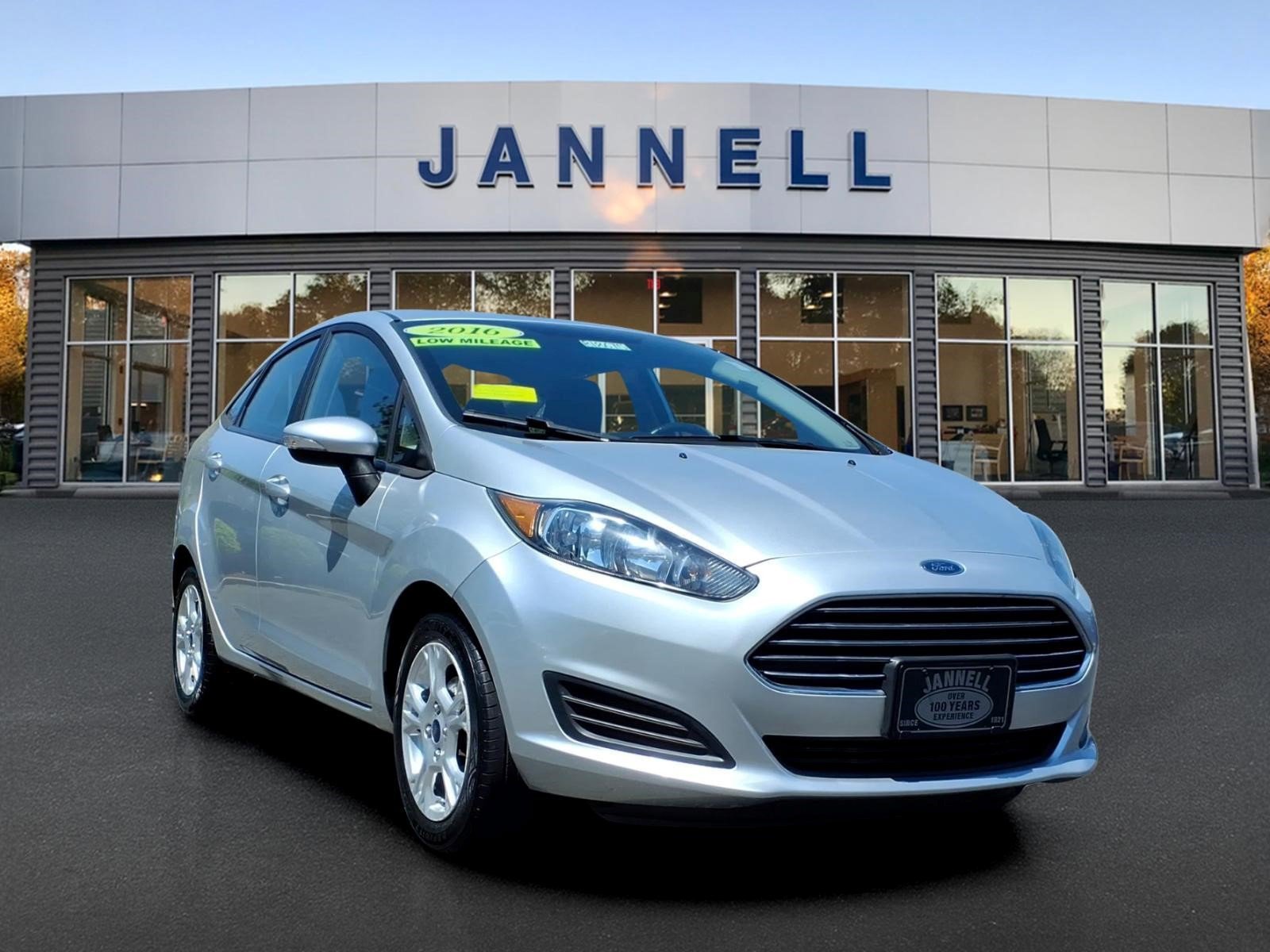 Used 2016 Ford Fiesta SE FWD image 3