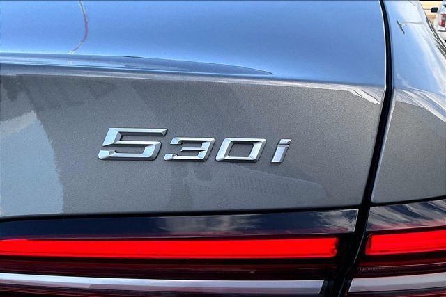 Used 2024 BMW 530i xDrive w/ Premium Package AWD/4WD image 8