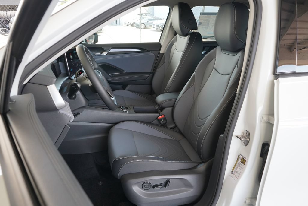 New 2026 Volkswagen Tiguan SE FWD image 10