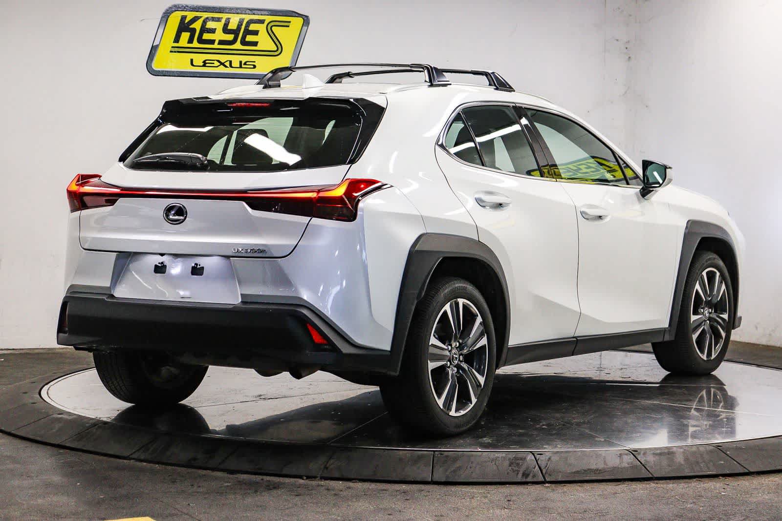 Certified 2025 Lexus UX 300h FWD w/ Accessory Package (Z2) image 4