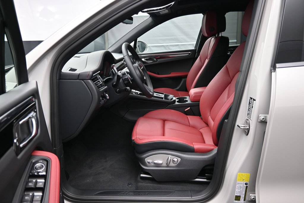 New 2026 Porsche Macan AWD/4WD image 5