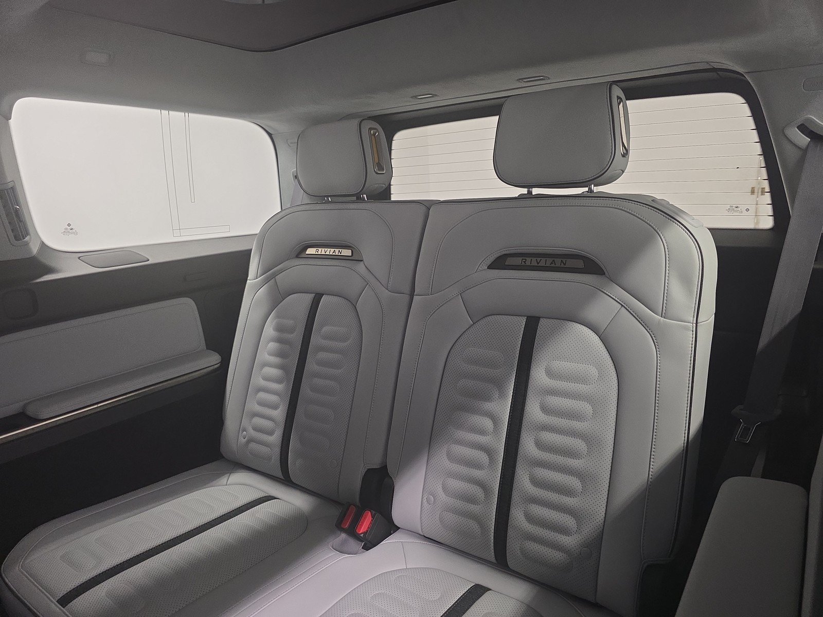 Used 2023 Rivian R1S Adventure AWD/4WD image 22