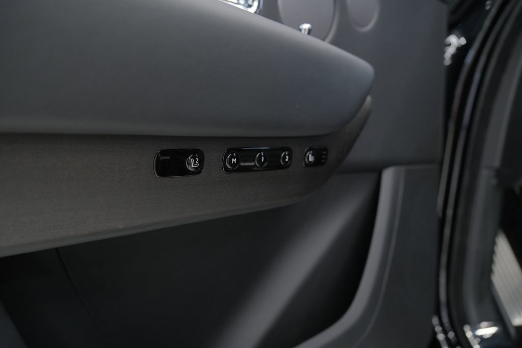 Used 2026 Rolls-Royce Cullinan image 54