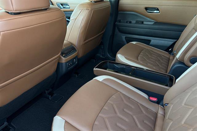 New 2026 Nissan Pathfinder Platinum image 13