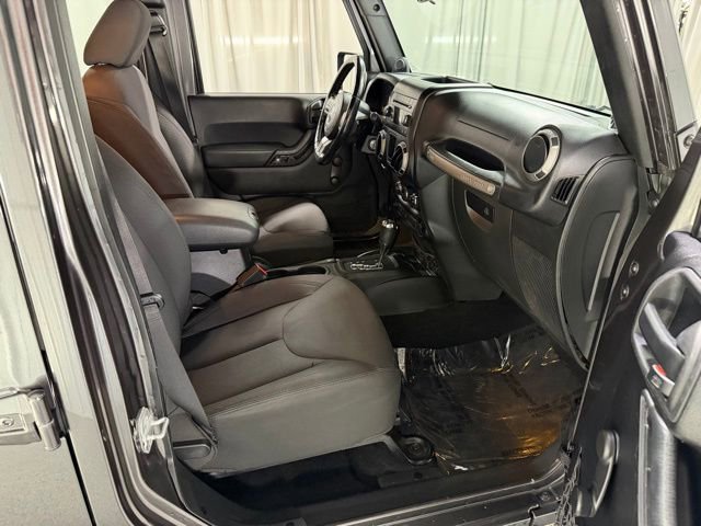 Used 2014 Jeep Wrangler Unlimited Sport w/ Connectivity Group image 7