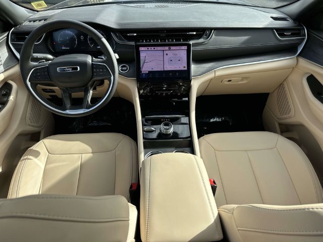 Certified 2025 Jeep Grand Cherokee Limited AWD/4WD image 21