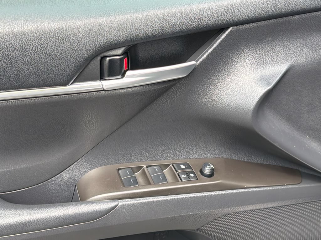 Used 2024 Toyota Camry SE FWD image 18
