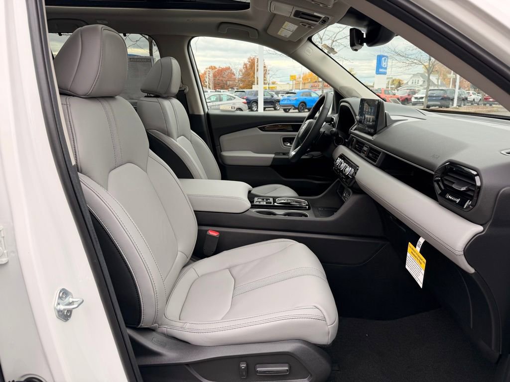 New 2025 Honda Pilot Touring image 18