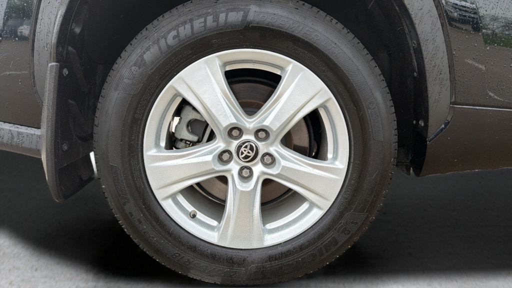 Used 2024 Toyota Highlander LE AWD/4WD image 28