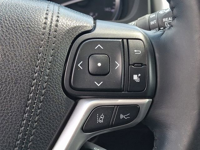 Used 2018 Toyota Highlander XLE AWD/4WD image 18
