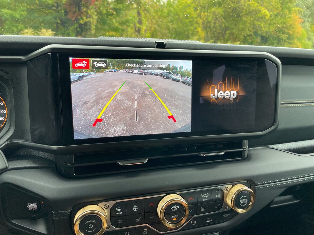 Used 2026 Jeep Wrangler Unlimited Sahara AWD/4WD image 18