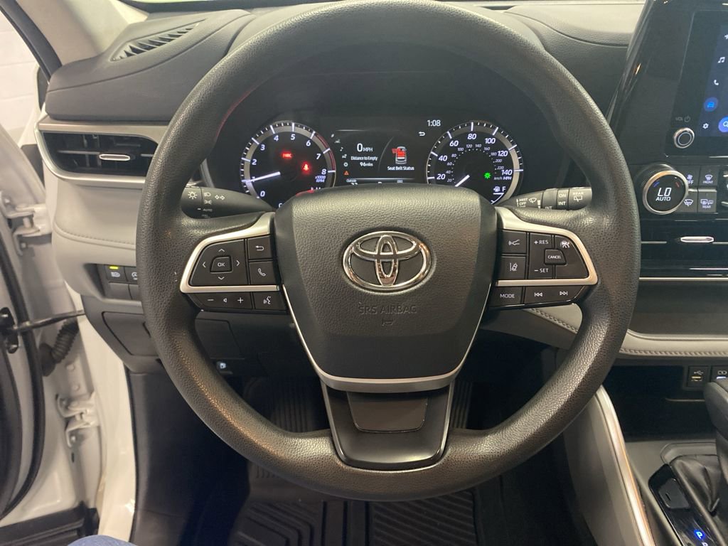 Used 2023 Toyota Highlander L image 19