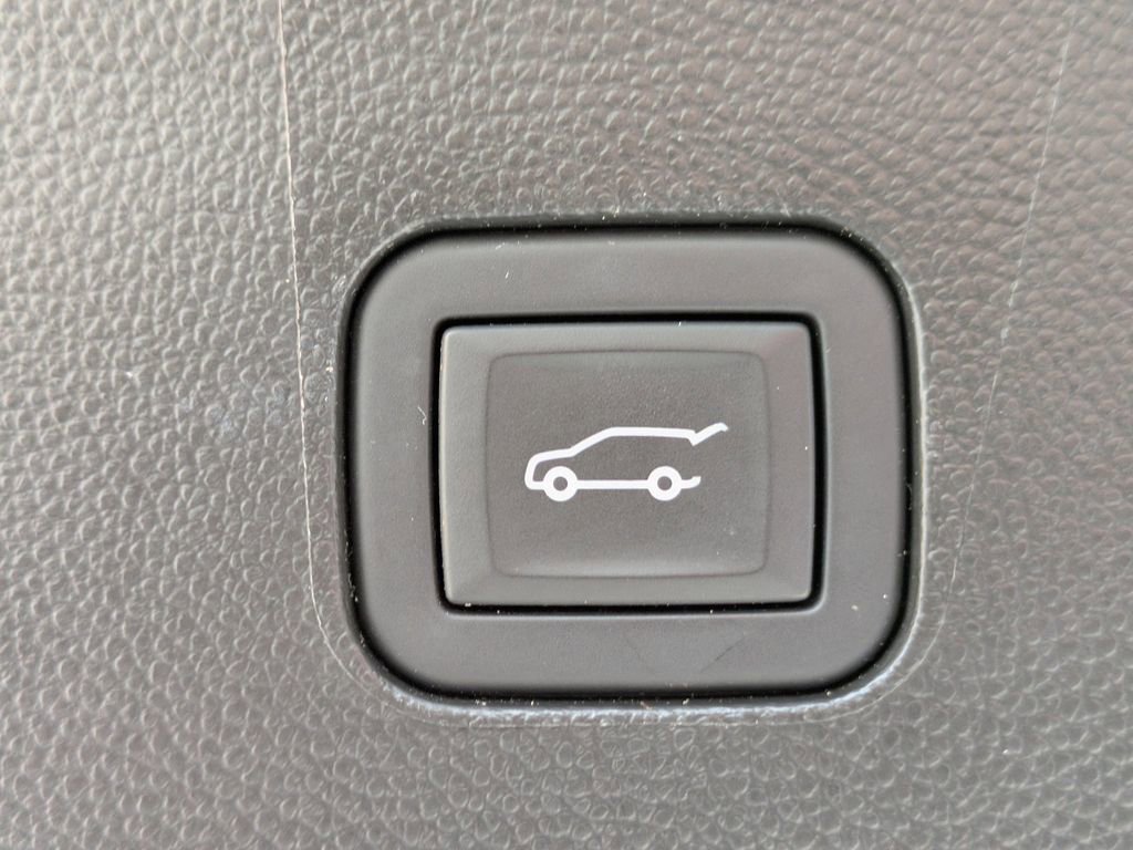 Certified 2023 Buick Enclave Avenir w/ Avenir Technology Package image 14