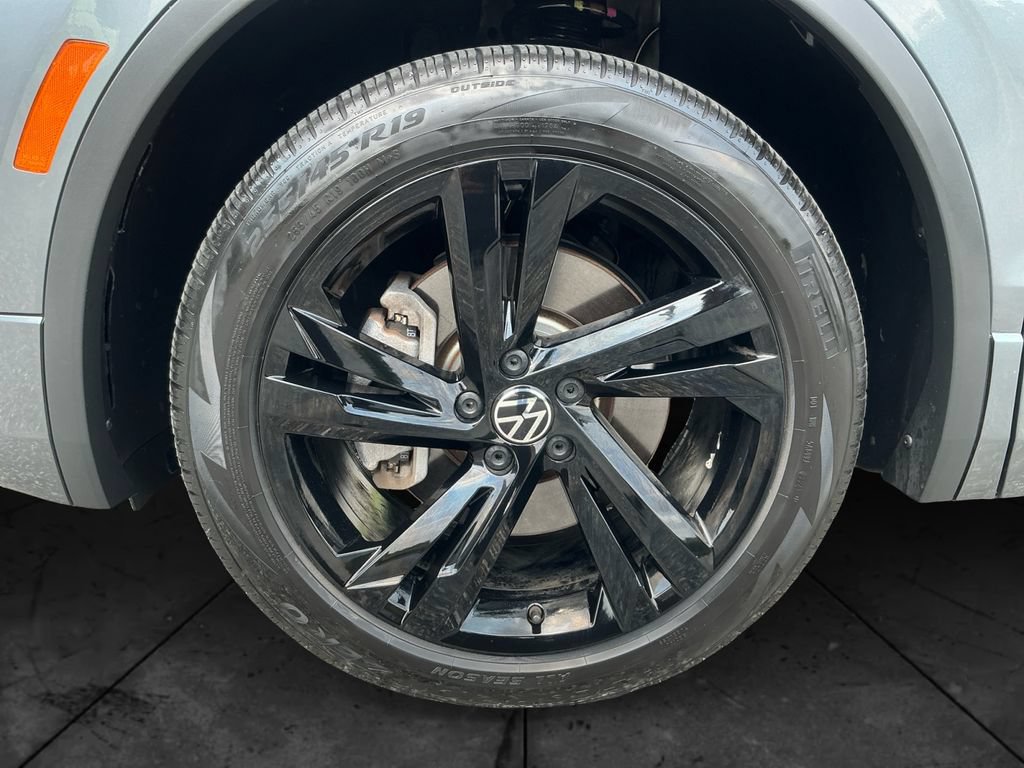 Used 2024 Volkswagen Tiguan SE R-Line AWD/4WD image 15