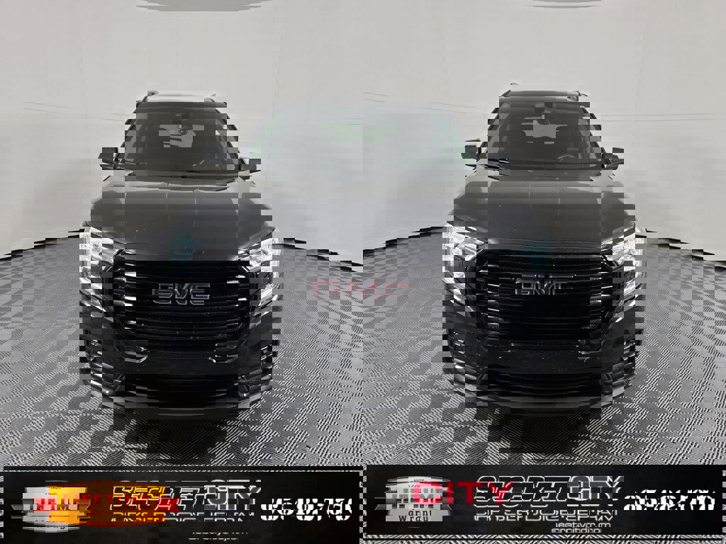 Used 2022 GMC Terrain SLE w/ Driver Convenience Package image 2